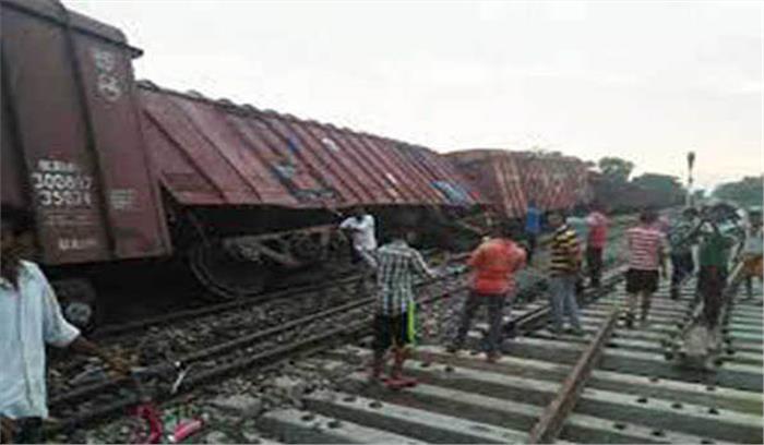 रायबरेली में मालगाड़ी के तीन वैगन पटरी से उतरे रायबरेली में मालगाड़ी के तीन वैगन पटरी से उतरे