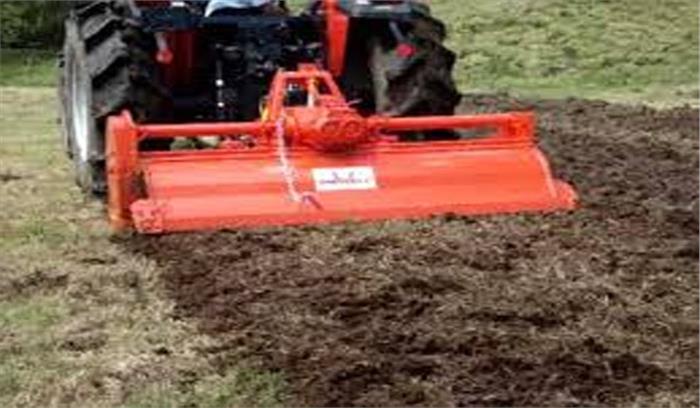 जौनपुर में रोटावेटर से कटकर अधेड़ की मृत्यु