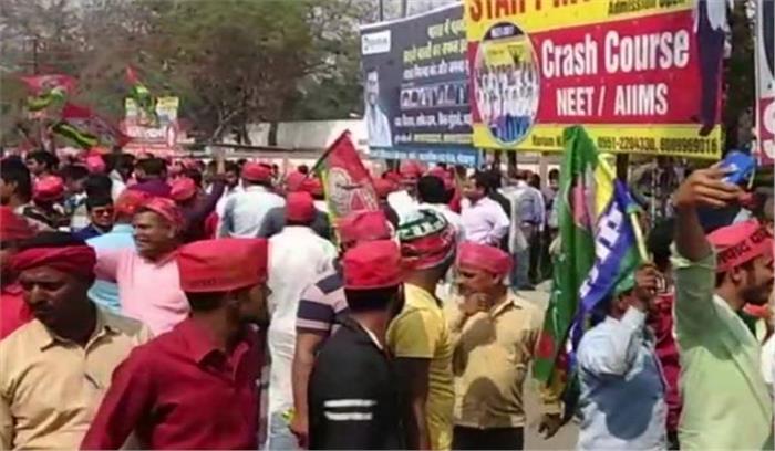 गोरखपुर और फूलपुर लोकसभा सीटों पर समाजवादी पार्टी 20वें चक्र में भी आगे 