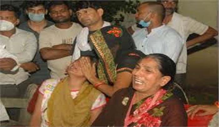 पुलिस के लापरवाह रवैये से बेटा भी खोया और पैसा भी