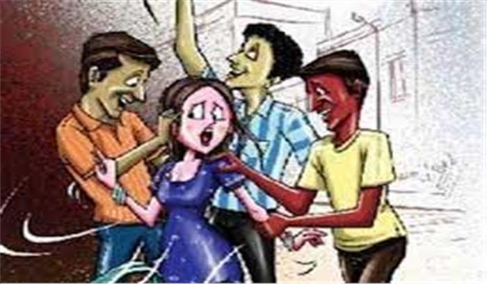 उत्तर प्रदेश : अधीक्षण अभियंता के खिलाफ छेड़खानी का मुकदमा