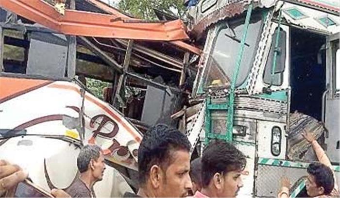 बिजनौर में ट्रकों की आमने-सामने की भिड़ंत में 5 लोगों की मौत