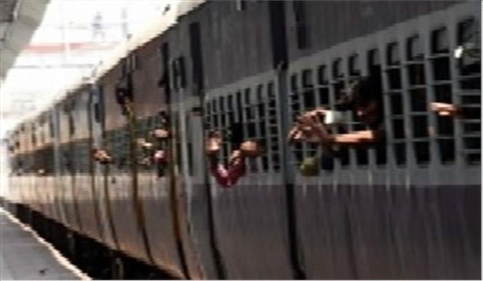 यूपी: प्रेमी युगल ने ट्रेन से कटकर दी जान 