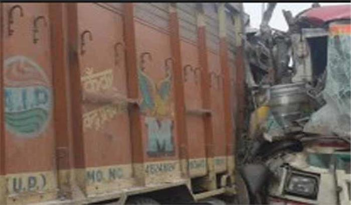 ट्रक और रोडवेज बस के बीच टक्कर, 2 लोगों की मौत 