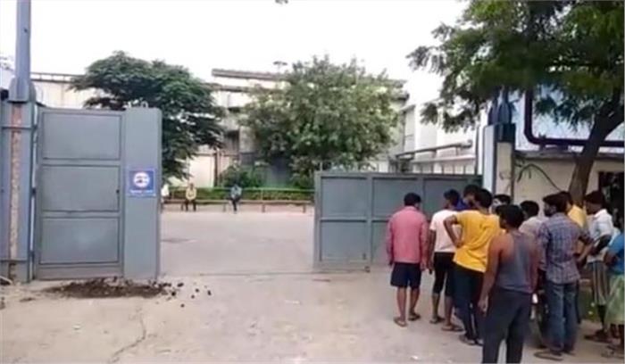 यूफ्लेक्स कंपनी में इलेक्ट्रॉनिक गेट में फंस कर ट्रक चालक की मौत