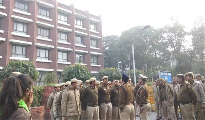 जामिया छात्रों को यूपी भवन से हिरासत में लिया