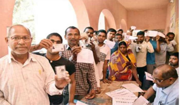 यूपी उपचुनाव में शाम पांच बजे तक करीब 38 प्रतिशत मतदान हुआ
