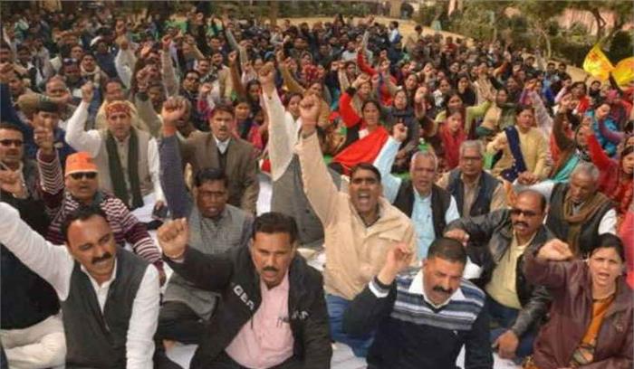 उत्तर प्रदेश सरकार के 20 लाख से ज्यादा कर्मचारी हड़ताल पर