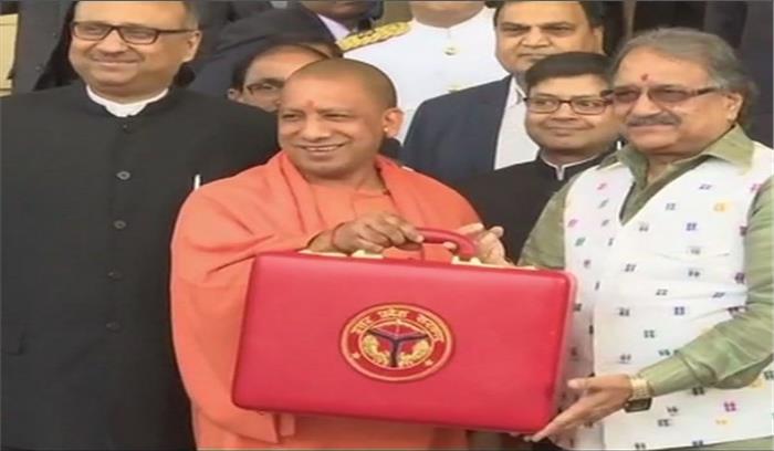 योगी ने विधानसभा में पेश किया बजट