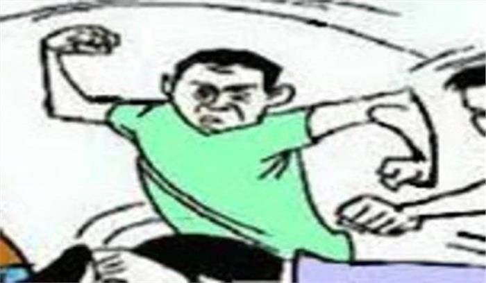 उत्तर प्रदेश :पिता के साथ मारपीट कर रहे युवक को पड़ोसियों की पिटाई से मौत