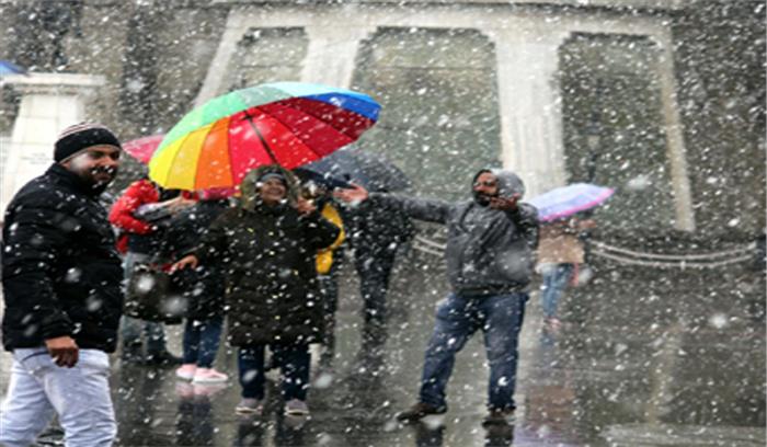 उत्तराखंड में गिरी बर्फ, मैदानी इलाकों में बढ़ाएगी ठंड