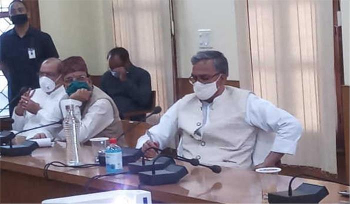 पेयजल आपूर्ति की समुचित व्यवस्था की जाए : त्रिवेंद्र