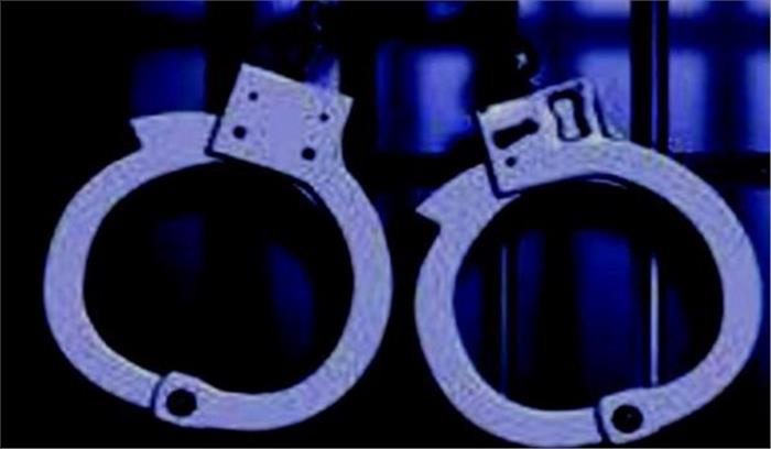 तमिलनाडु के आठ लोग चोरी के आरोप में गिरफ्तार तमिलनाडु के आठ लोग चोरी के आरोप में गिरफ्तार