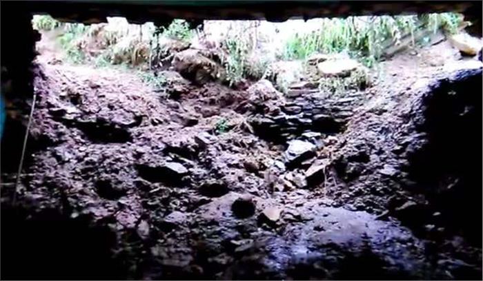 उत्तराखंड के अल्मोड़ा में मकान ढहा, एक युवती की मौत, दो मवेशी भी दबे