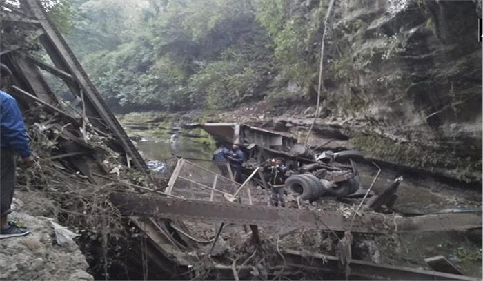 देहरादून में पुल टूट जाने के कारण दो लोगों की मौत,दो घायल देहरादून में पुल टूट जाने के कारण दो लोगों की मौत,दो घायल