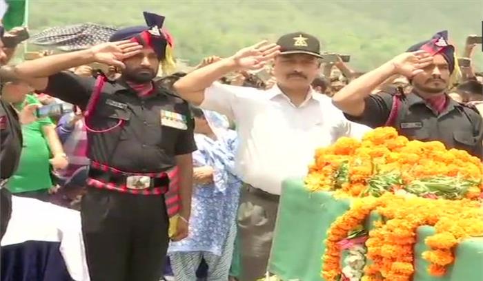 शहीद जवान विकास गुरुंग को मुख्यमंत्री त्रिवेन्द्र सिंह रावत ने दी श्रद्धांजलि