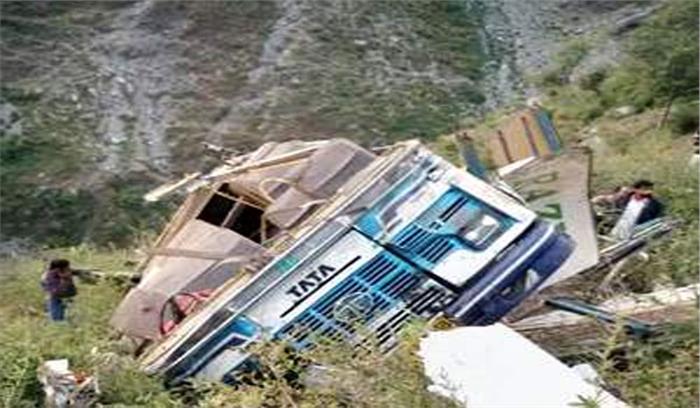  उत्तराखंड :चम्बा उत्तरकाशी मार्ग पर बस खाई में गिरी ,10 की मौत