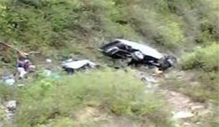 उत्तराखण्ड: वाहन खाई में गिरने से छह की मौत