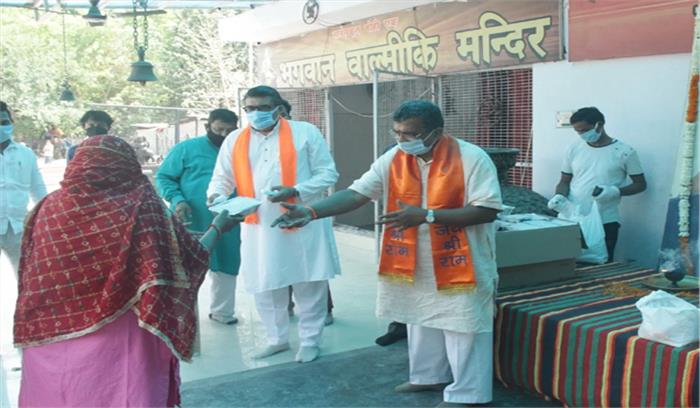 विहिप ने स्वच्छता योद्धाओं का सम्मान कर मनाई अंबेडकर जयंती