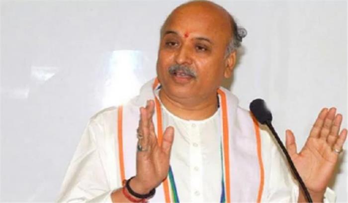 तोगड़िया के कार को ट्रक ने मारी टक्कर, नेता ने लगाया हत्या के षडयंत्र का आरोप