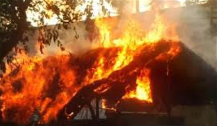 गुजरात: आग लगने से दो लोगों की मौत गुजरात: आग लगने से दो लोगों की मौत