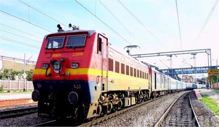 फर्रुखाबाद में रेल हादसा टला, वैष्णो देवी स्पेशल ट्रेन के इंजन का कपलिंग टूटा