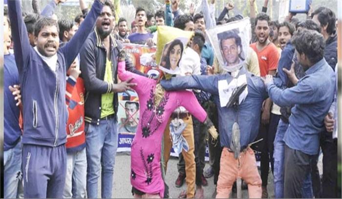 वाल्मीकि समाज ने फूंका सलमान और शिल्पा का पुतला