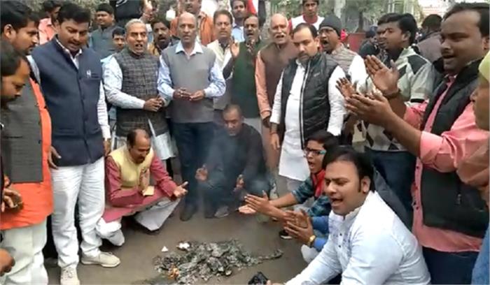 वाराणसी में कांग्रेस ने किया नागरिकता संशोधन विधेयक के खिलाफ प्रदर्शन