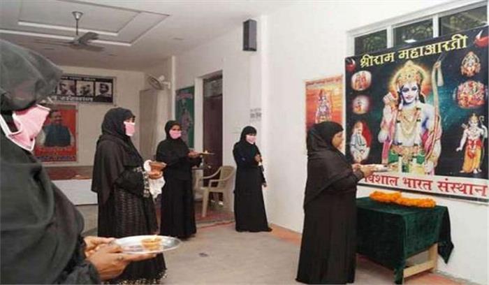 वाराणसी में मुस्लिम महिलाओं ने की भगवान राम की आरती