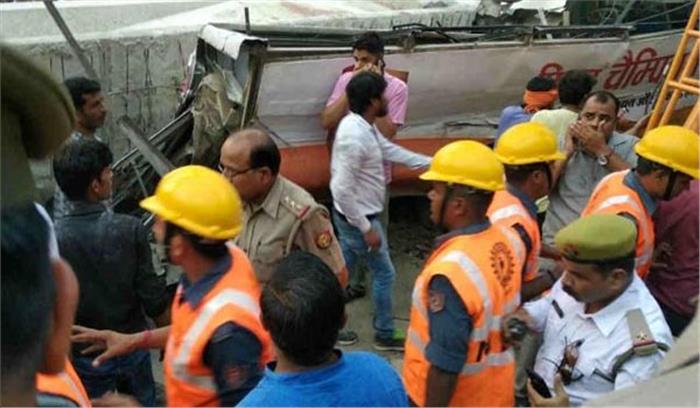 वाराणसी फ्लाईओवर हादसा : मृतकों की संख्या बढ़ने की आशंका , चार अधिकारी निलंबित वाराणसी फ्लाईओवर हादसा : मृतकों की संख्या बढ़ने की आशंका , चार अधिकारी निलंबित