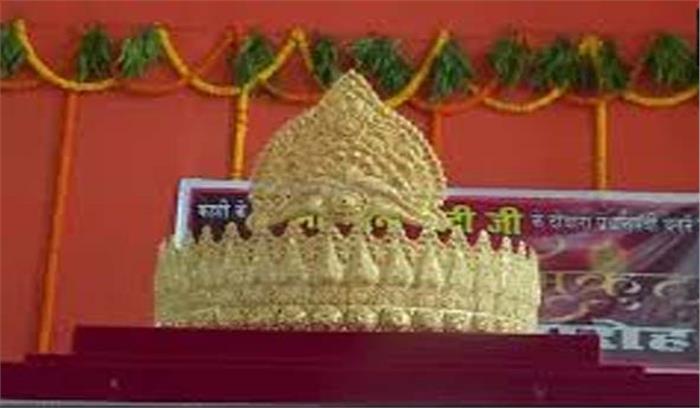मोदी के जन्मदिन पर वाराणसी के मंदिर में सोने का मुकुट चढ़ाया मोदी के जन्मदिन पर वाराणसी के मंदिर में सोने का मुकुट चढ़ाया