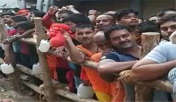 वाराणसी में उमड़ा शिवभक्तों का सैलाब, लाखों ने किये बाबा विश्वनाथ के दर्शन-पूजन