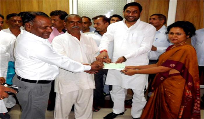 एमडीए ने किसानों को 1.21 करोड़ के चेक बांटे