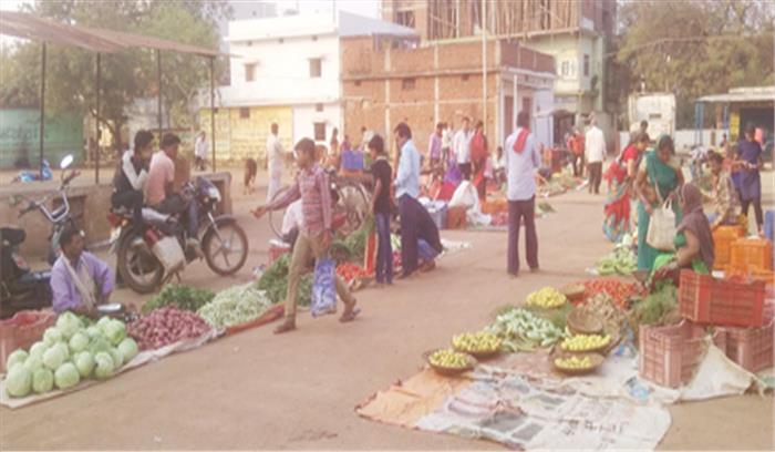 साप्ताहिक बाजार शुल्क माफी की घोषणा से फुटकर विक्रेताओं में हर्ष साप्ताहिक बाजार शुल्क माफी की घोषणा से फुटकर विक्रेताओं में हर्ष
