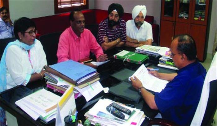 बहुमंजिला पार्किंग की टेंडर प्रक्रिया पर जिलाधिकारी ने जताई कड़ी आपत्ति