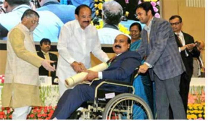 पचास श्रमिकों को वर्ष 2016 के प्रधानमंत्री श्रम पुरस्कार से सम्मानित किया