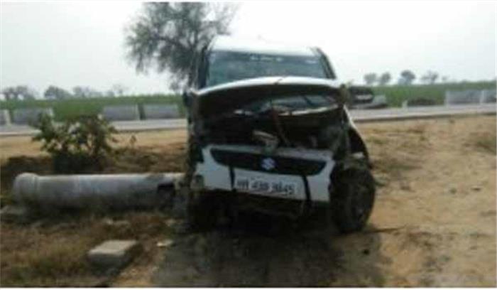 उप्र : डिवाइडर से टकराकर पलटी कार, मां-बेटी की मौत