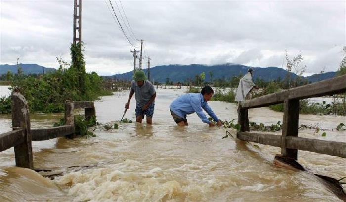 वियतनाम: बाढ़ और भूस्खलन से 37 लोगों की मौत