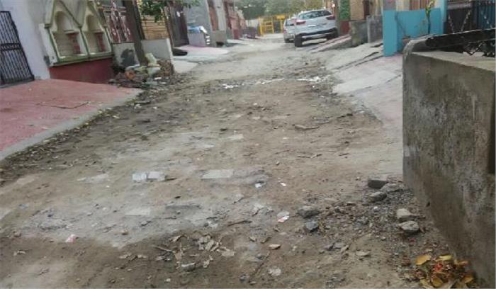 जीडीए कॉलोनी की सड़कें हुई बदहाल