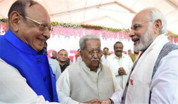 मुख्य मंच पर मिली शंकरसिंह वाघेला को जगह, मोदी ने मिलाया हाथ