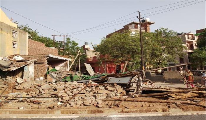 जीडीए ने अवैध रूप से बनी गौशाला को किया ध्वस्त