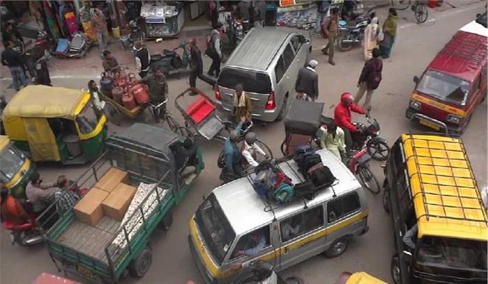 विकास मार्ग पर खड़े अवैध वाहनों को जब्त करेगी पूर्वी निगम