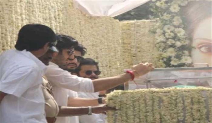 श्रीदेवी का राजकीय सम्मान के साथ अंतिम संस्कार किया गया