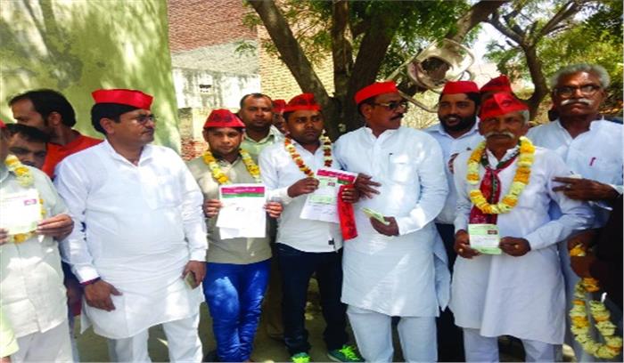 दर्जनों लोगों ने ली सपा की सदस्यता, कई भाजपाई शामिल