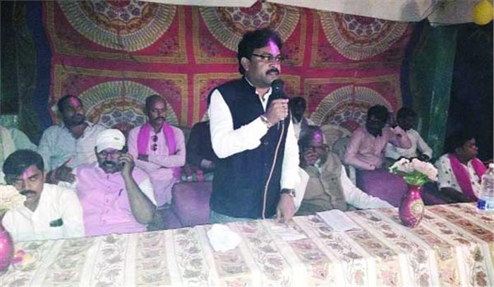 जन्माष्टमी कार्यक्रम में शामिल हुए त्रिभुवन