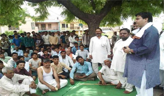 गांव खाम्बी में पुलिस के व्यवहार से ग्रामीणों में दहशत