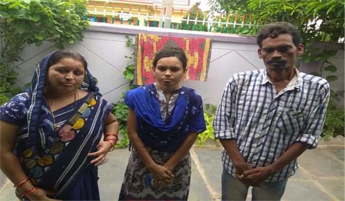 स्वतंत्रता संग्राम सेनानी का परिवार आदेश हाथ में लेकर दर दर भटक रहा