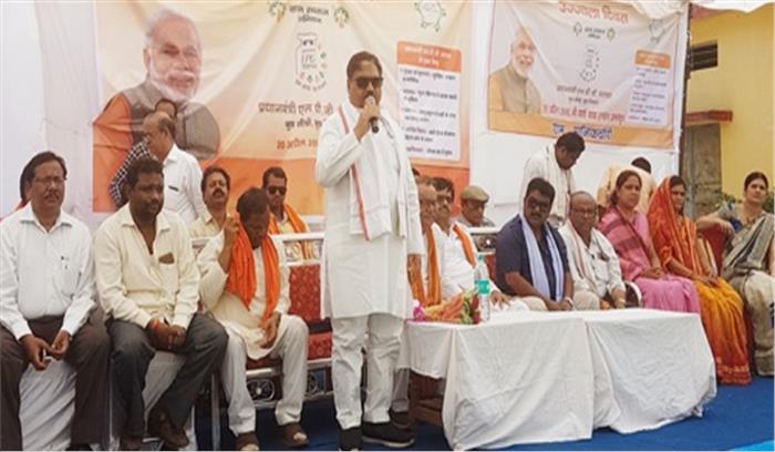 उज्जवला योजना से गरीब महिलाओ चेहरे में ख़ुशी - बजाज