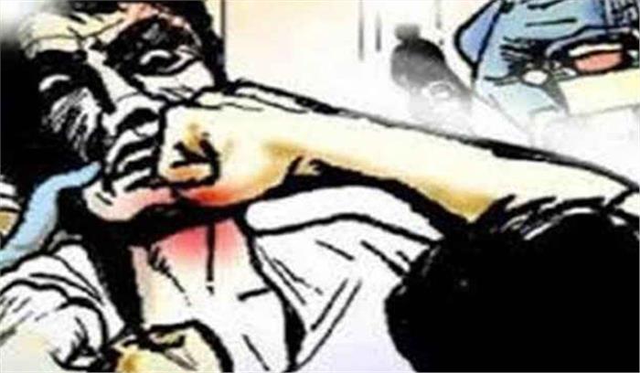 बुजुर्ग विकलांग को दबंगों ने पीटा