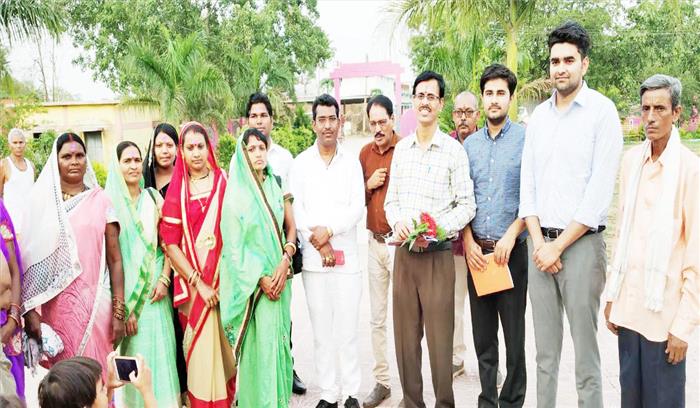 सेम्हरतरा पहुंची दिल्ली से 37 असिस्टेंट सेक्शन अफसरों की टीम